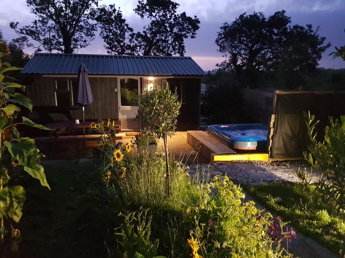 The Old Potting Shed With Hot Tub. Colan, Newquay. Apartment Newquay  Exterior photo